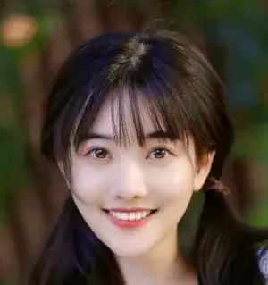 بیوگرافی Bai Xin Yi