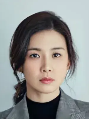 بیوگرافی Bo Young Lee