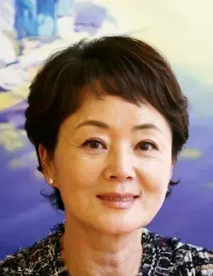 بیوگرافی Young Ae Kim
