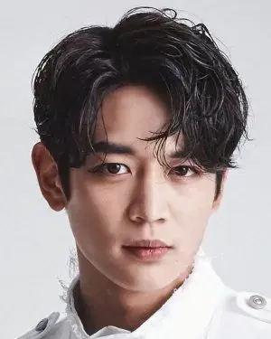 بیوگرافی Min Ho Choi