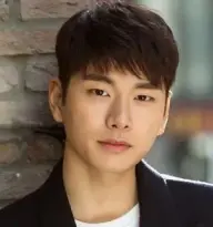 بیوگرافی Yi Kyung Lee