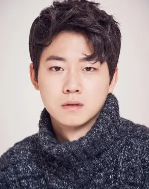 بیوگرافی Yi Joon Yoo