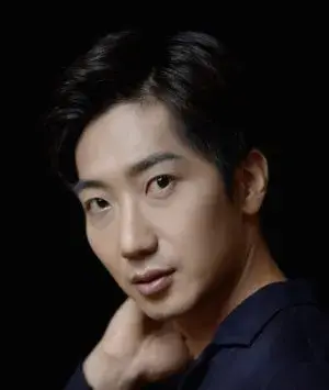 بیوگرافی Jong Min Lee