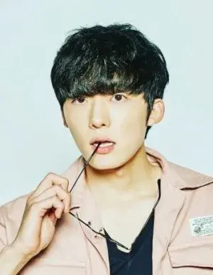 بیوگرافی Joon Young Lee