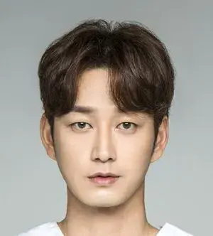 بیوگرافی Hyun Wook Lee