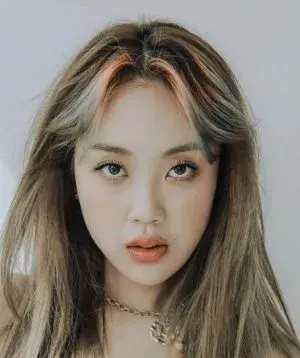 بیوگرافی Young Ji Lee