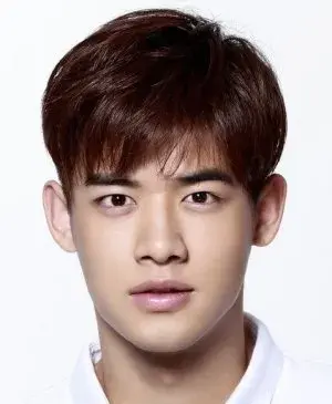 بیوگرافی Dong Qin Liu