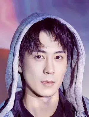 بیوگرافی Wei Jiang