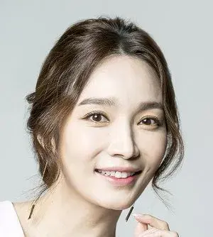 بیوگرافی Min Young Lee