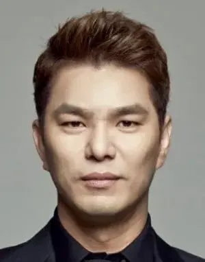 بیوگرافی Min Chul Choi