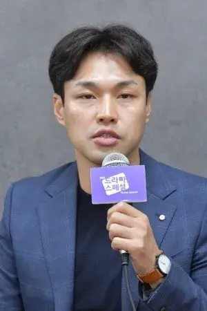 بیوگرافی Min Tae Kim