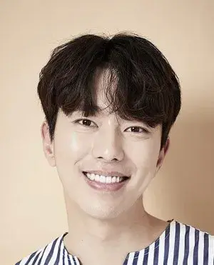 بیوگرافی Hyun Min Yoon