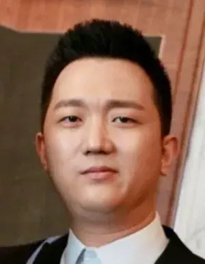 بیوگرافی Yun He Yi