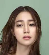 بیوگرافی Min Jung Lee