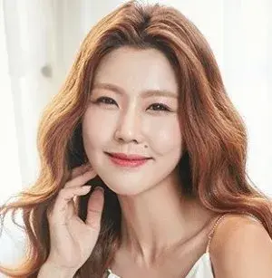 بیوگرافی Yoon Mi Lee