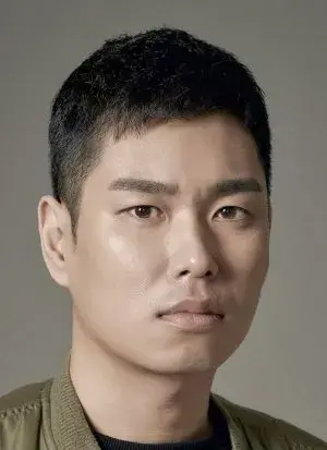 بیوگرافی Kyo Yeob Lee