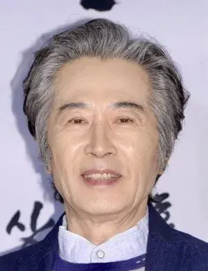 بیوگرافی Yoon Shik Baek