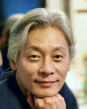بیوگرافی Hwang Ui Lee
