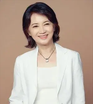 بیوگرافی Yoon Hee Hong