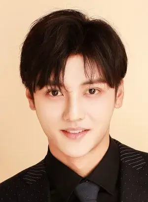 بیوگرافی Dong Hou