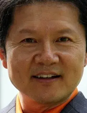 بیوگرافی Kyung Young Lee