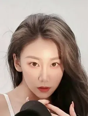 بیوگرافی Yi Wang