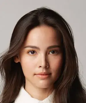 بیوگرافی Urassaya Sperbund