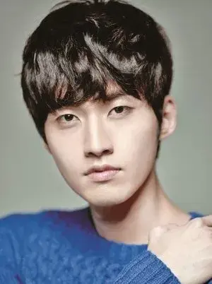 بیوگرافی Min Hyun Baek