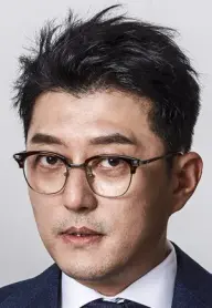 بیوگرافی Ho Young Lee