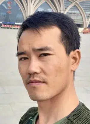 بیوگرافی Yi Guo Qiang