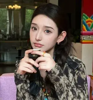 بیوگرافی La Mu Gong Qiu