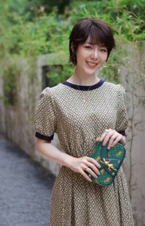 بیوگرافی Guan Qian Deng