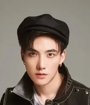 بیوگرافی He Lun Wu