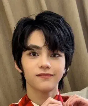 بیوگرافی Dong Ming Xu