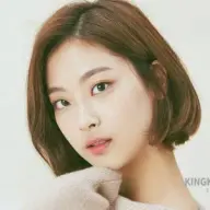 بیوگرافی Hee Jin Choi