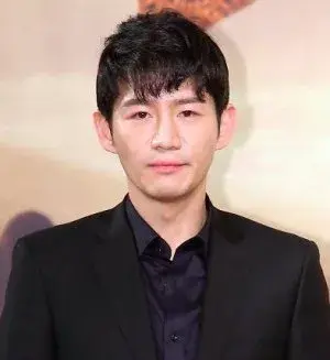 بیوگرافی Byung Hoon Lee