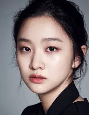 بیوگرافی Yi Kyung Kim