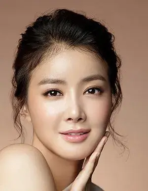 بیوگرافی Eun Rae Lee