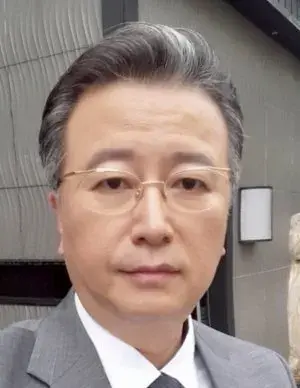 بیوگرافی Yoon Sang Lee