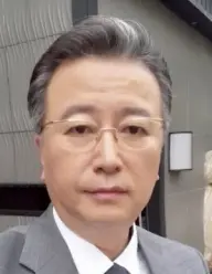 بیوگرافی Yoon Sang Lee