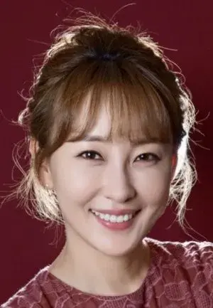 بیوگرافی Hee Jung Yoo
