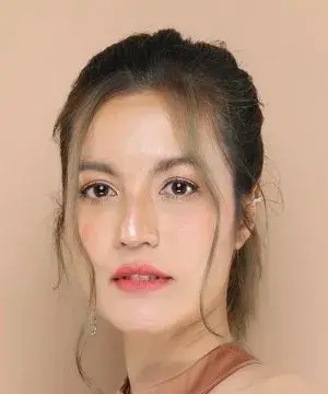 بیوگرافی Maneerat Kam-Uan