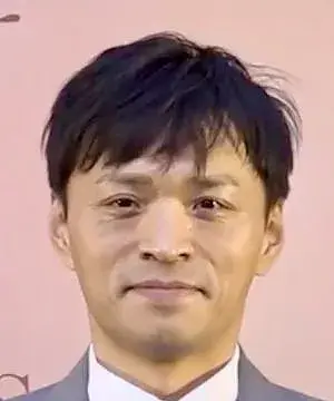 بیوگرافی Yong Wook Jin