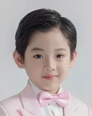 بیوگرافی Yao Hong Huang