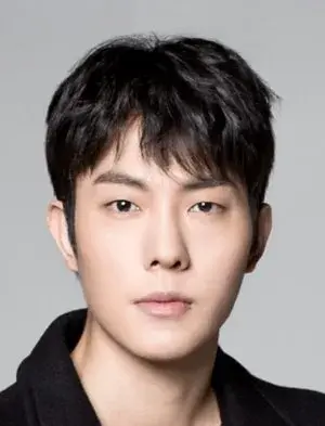 بیوگرافی Kang Min Lee