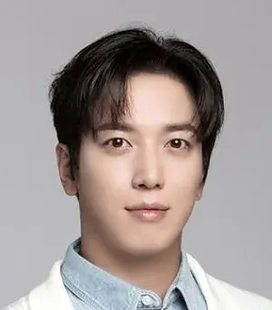 بیوگرافی Yong Hwa Jung